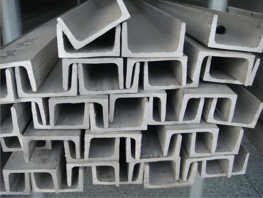 En S235JR S275JR S355JR A36 SS400 U-Profilstäbe ASTM GI galvanisierte Flussstahl-Profile