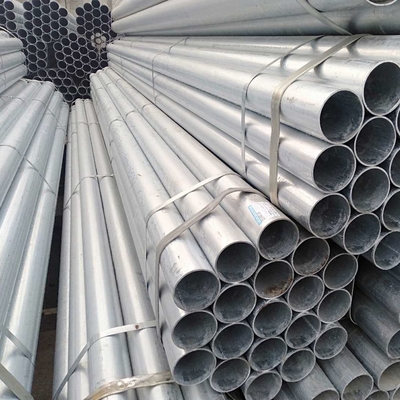 ST082 ERW Galvanisiertes Stahlrohr 2 Zoll 3 Zoll Stanz 8m Länge oder angepasst